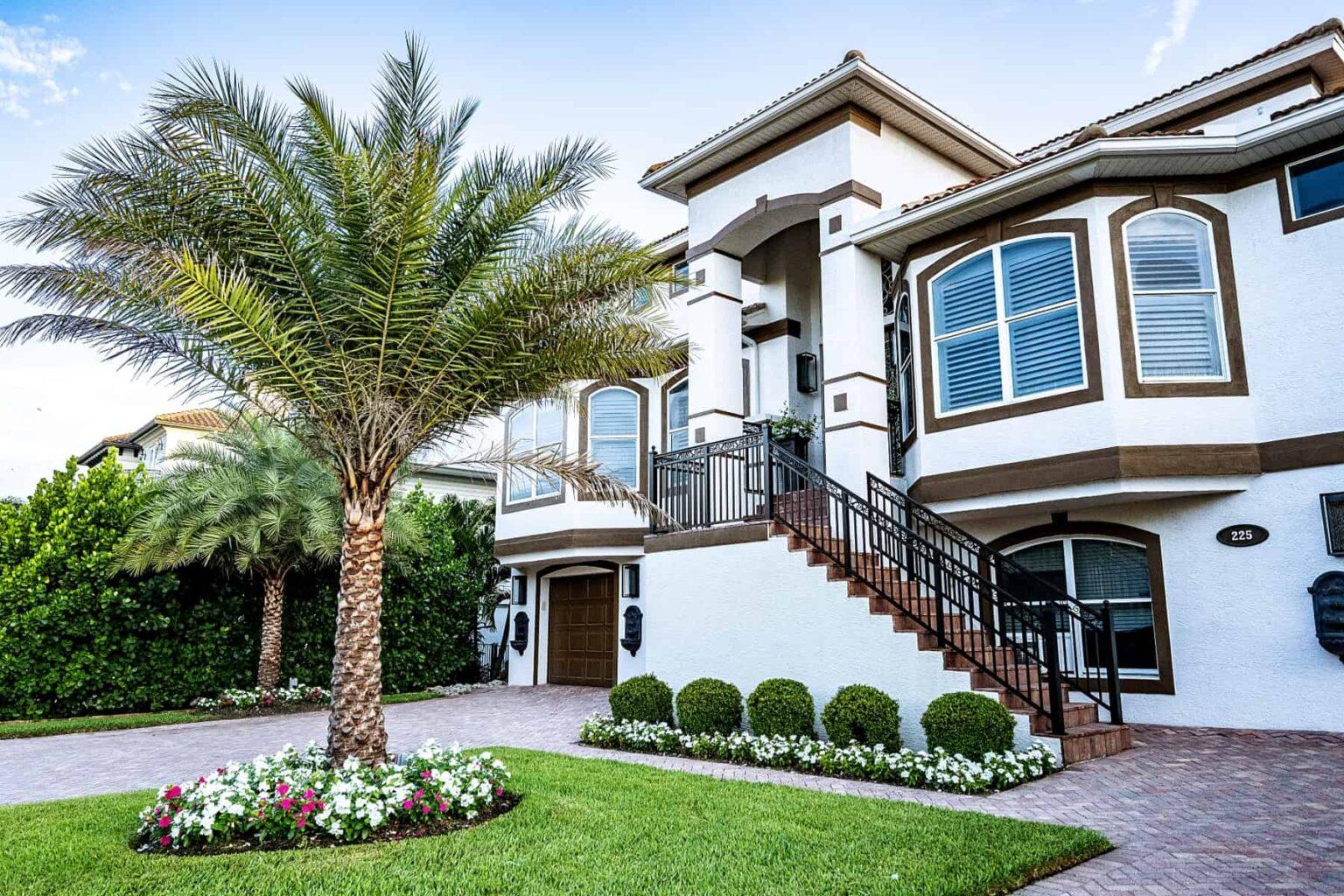 naples fl vacation home - Front stairs to main entrance.